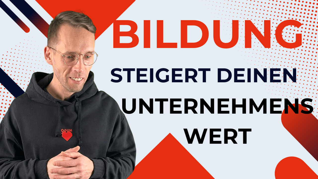 Henry im schwarzen Hoodie neben dem Text „Bildung steigert deinen Unternehmenswert“.